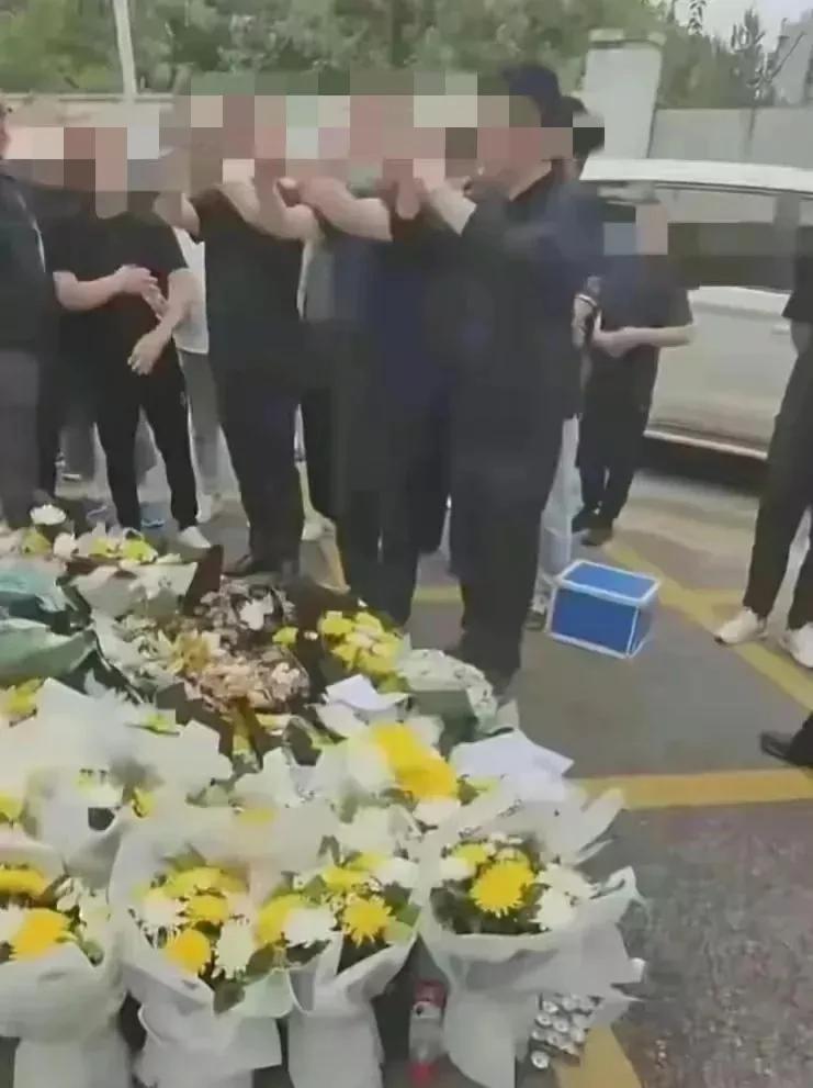 老人未去世被要求火化 官方致歉近日，网络上出现一则关于老人未去世被要求火化的新闻，引发社会广泛关注。针对此事，当地政府已经公开致歉，并采取相应措施防止类似事件再次发生。