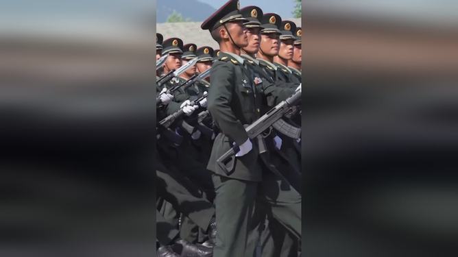 超近距离感受阅兵训练超近距离感受阅兵训练，震撼人心的壮丽瞬间