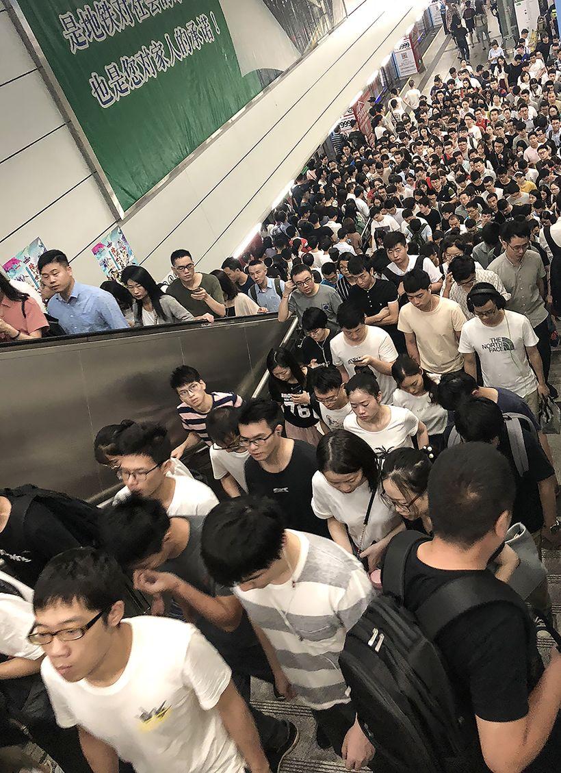 深圳地铁被嫌滂臭深圳地铁被嫌滃臭，原因、影响与解决方案