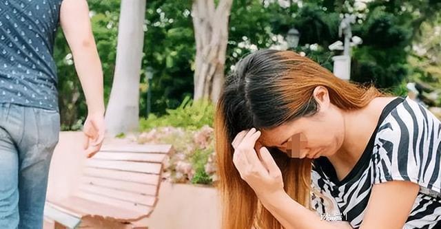 男子为争抚养权 连捅前妻闺蜜三刀这是一个非常严重的事件，涉及到家庭暴力和犯罪行为。在这种情况下，应该尊重法律和社会秩序，采取合法的方式解决问题。