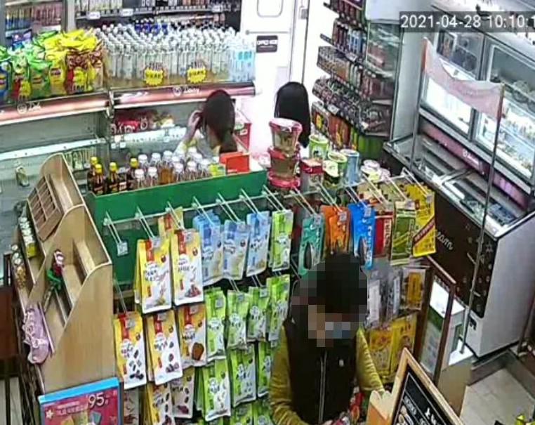 顾客争执时倒地身亡便利店赔28万合理吗关于顾客在便利店争执时倒地身亡，便利店赔偿28万是否合理的问题，需要根据具体情况进行分析。