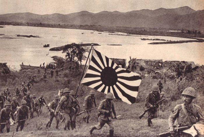 阅兵时敬礼的老兵曾在开国大典站岗阅兵时敬礼的老兵曾在开国大典站岗——历史的见证者