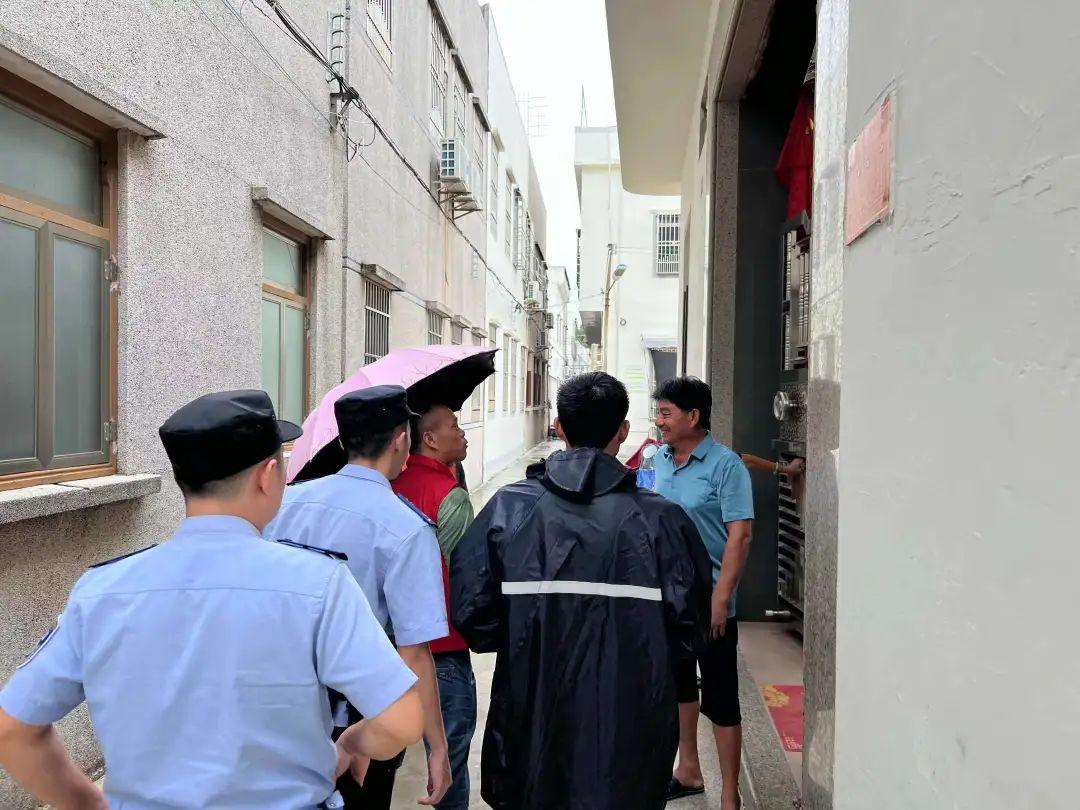 台风靠近 广东启动防风ⅳ级响应台风逼近广东，启动防风IV级响应——全面备战，守护家园